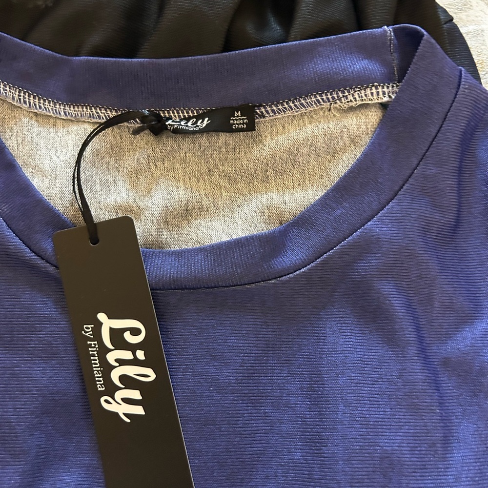 Lily by Firmiana blue shimmering tunic top. Size M. NWTGS. - Picture 4 of 4
